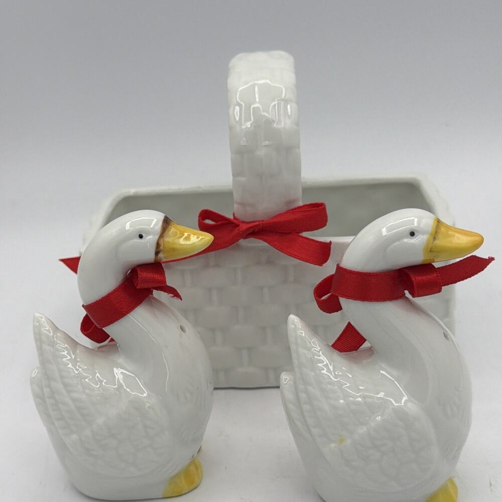 Vintage White Goose Geese Ducks In A Basket Salt & Pepper Shaker Set Cottagecore